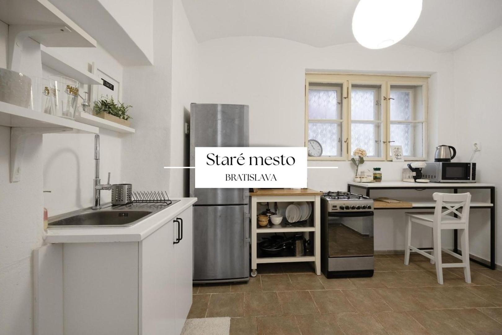 Stylish Historical Apartment + Backyard Братислава Екстер'єр фото