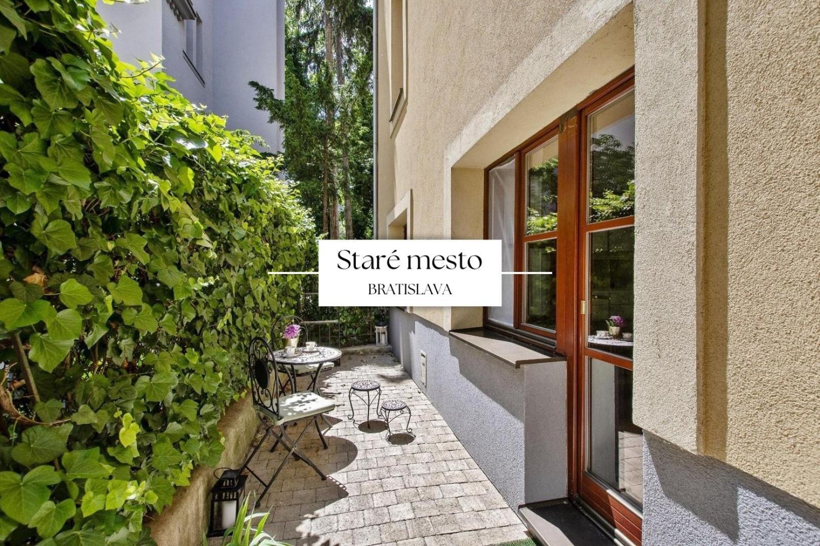 Stylish Historical Apartment + Backyard Братислава Екстер'єр фото