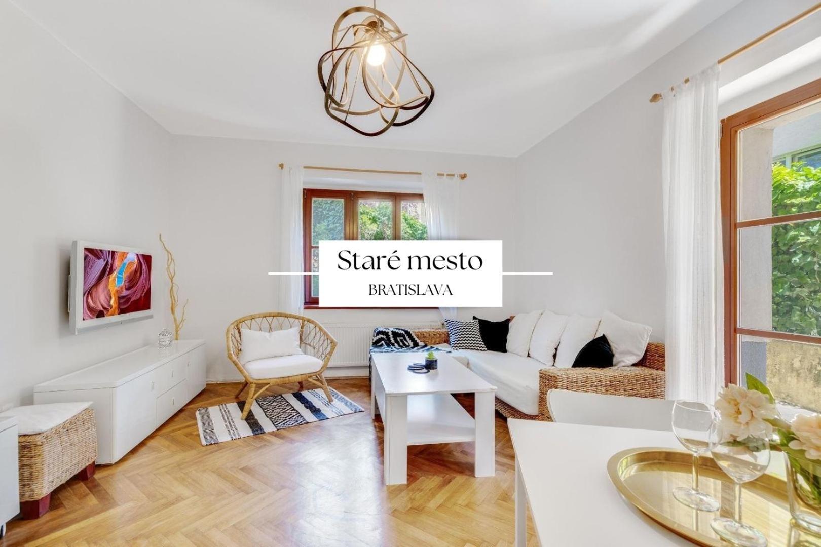 Stylish Historical Apartment + Backyard Братислава Екстер'єр фото
